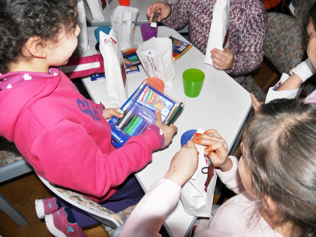 Jetzt können die Mäppchen wieder aufgefüllt werden.